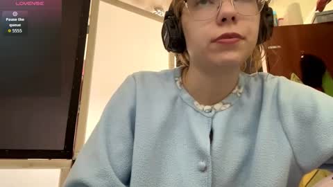 Snapshot of alanehadaller chatting on 09.12.25 Stella online show from 09.12.25