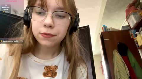 Snapshot of alanehadaller chatting on 09.20.25 Stella online show from 09.20.25