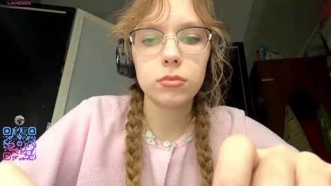 Snapshot of alanehadaller chatting on 10.07.25 Stella online show from 10.07.25