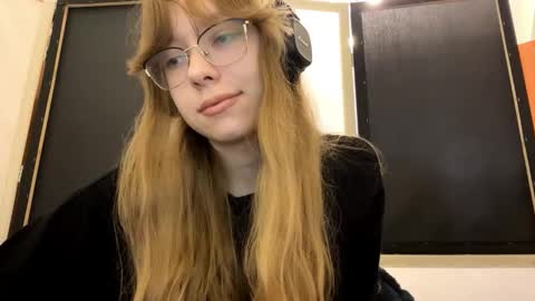 Snapshot of alanehadaller chatting on 10.20.25 Stella online show from 10.20.25