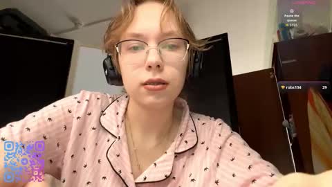 Snapshot of alanehadaller chatting on 10.26.25 Stella online show from 10.26.25