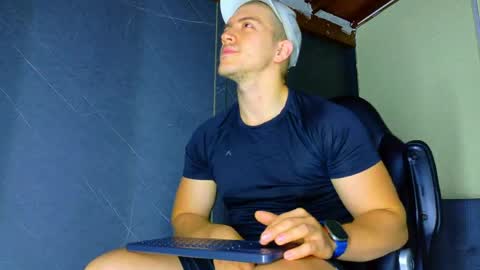 Snapshot of alanferrer chatting on 05.08.26 Alan Ferrer online show from 05.08.26