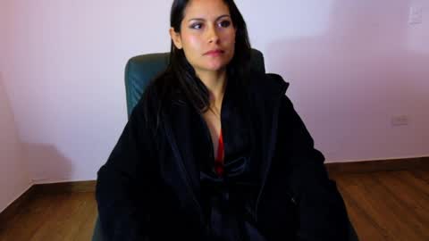 Snapshot of alanis_22 chatting on 05.18.26 alanis online show from 05.18.26