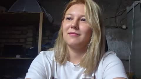 Snapshot of alannaboisen chatting on 08.08.26 Julie online show from 08.08.26