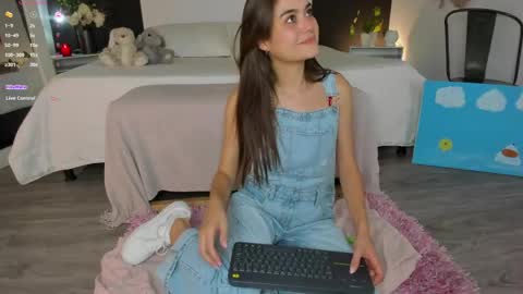 Snapshot of alannarusselll chatting on 05.20.26 Alanna Cute Russell online show from 05.20.26