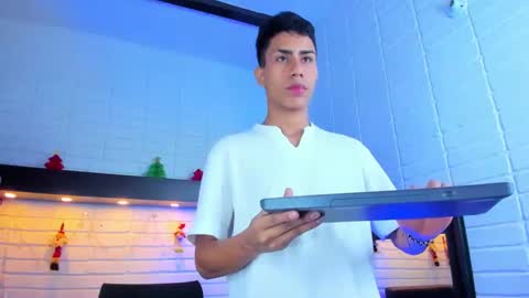 Snapshot of alannaughty_ chatting on 12.04.24 alannaughty_ online show from 12.04.24