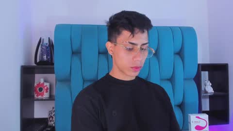 Snapshot of alannaughty_ chatting on 01.12.25 alannaughty_ online show from 01.12.25