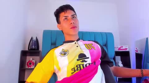 Snapshot of alannaughty_ chatting on 01.15.25 alannaughty_ online show from 01.15.25