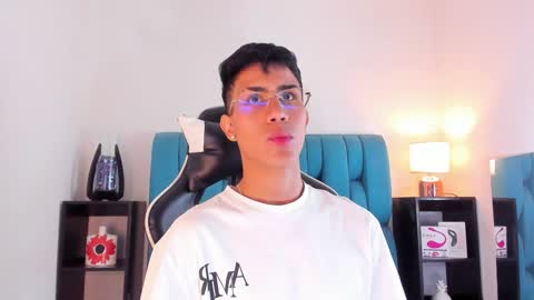 Snapshot of alannaughty_ chatting on 01.24.25 alannaughty_ online show from 01.24.25