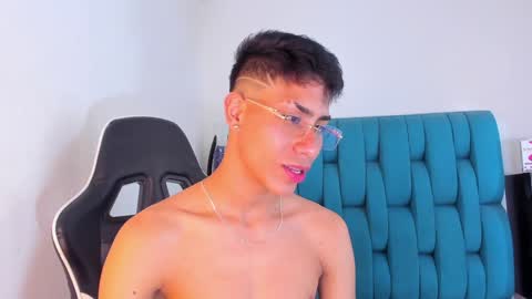 Snapshot of alannaughty_ chatting on 01.26.25 alannaughty_ online show from 01.26.25