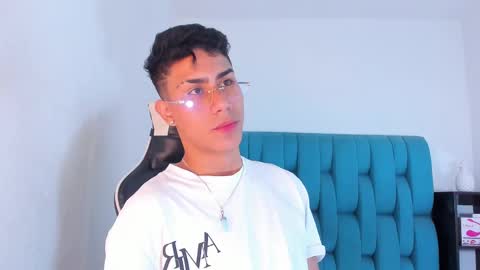 Snapshot of alannaughty_ chatting on 02.27.25 alannaughty_ online show from 02.27.25