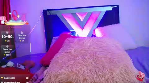 Snapshot of alanys_24 chatting on 06.27.26 Victoria online show from 06.27.26