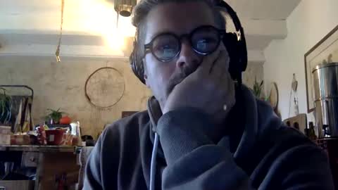 Snapshot of albandant chatting on 10.23.25 albandant online show from 10.23.25
