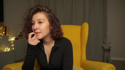 Snapshot of albertaellen chatting on 01.12.25 Hi all. My name is Stela and this is my first day here online show from 01.12.25