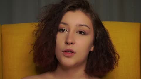 Snapshot of albertaellen chatting on 01.17.25 Hi all. My name is Stela and this is my first day here online show from 01.17.25