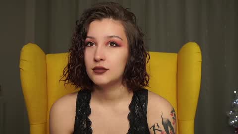 Snapshot of albertaellen chatting on 01.21.25 Hi all. My name is Stela and this is my first day here online show from 01.21.25