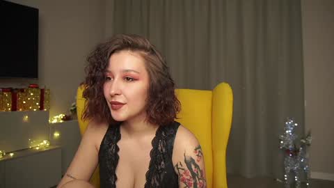 Snapshot of albertaellen chatting on 01.21.25 Hi all. My name is Stela and this is my first day here online show from 01.21.25