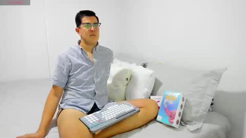 Snapshot of ale223735 chatting on 12.02.25 Alejandro Thamer online show from 12.02.25