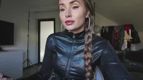 Snapshot of alecssalove chatting on 10.21.25 Alecssalove online show from 10.21.25