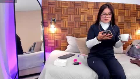 Snapshot of aleessiia chatting on 04.14.26 alessia online show from 04.14.26