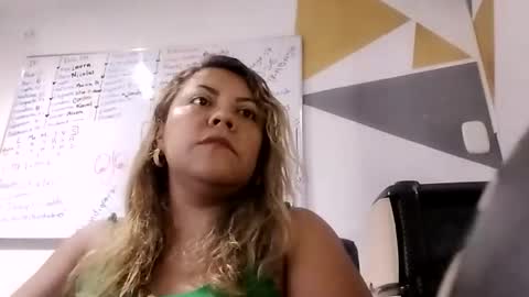 Snapshot of aleja_lollipop chatting on 05.18.26 Aleja online show from 05.18.26