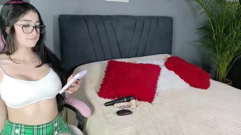 Alejandra Jones online show from 11.07.25