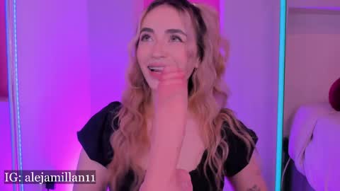 Snapshot of alejamillan1 chatting on 04.22.26 night GTM -5 online show from 04.22.26