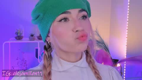 Snapshot of alejamillan1 chatting on 05.12.26 night GTM -5 online show from 05.12.26