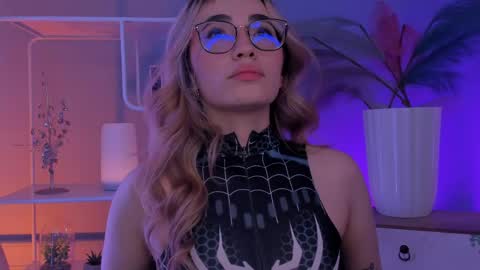 Snapshot of alejamillan1 chatting on 05.19.26 night GTM -5 online show from 05.19.26