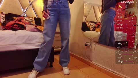 Snapshot of alejandra_martinss chatting on 02.18.25 alejandra martins online show from 02.18.25