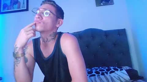 Snapshot of alejo_ken807856 chatting on 04.28.26 alejo online show from 04.28.26