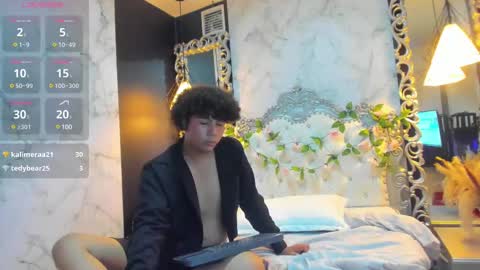 Snapshot of alejofoxx18 chatting on 02.06.25 Alejandro or Alejo online show from 02.06.25