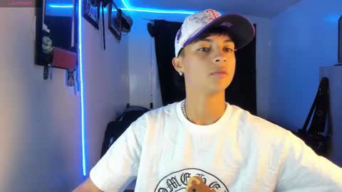 Snapshot of alejoo_storms chatting on 10.15.25 alejo online show from 10.15.25