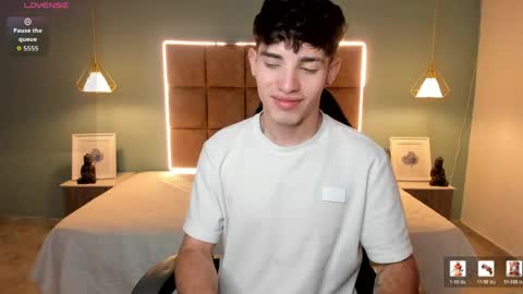 Snapshot of alejootwink chatting on 04.18.26 ALejoo Saenz online show from 04.18.26