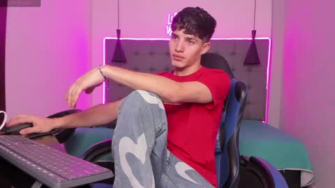 Snapshot of alejootwink chatting on 04.20.26 ALejoo Saenz online show from 04.20.26