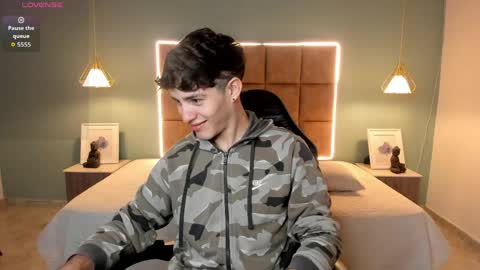 Snapshot of alejootwink chatting on 04.23.26 ALejoo Saenz online show from 04.23.26