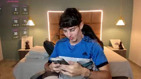 Snapshot of alejootwink chatting on 05.01.26 ALejoo Saenz online show from 05.01.26