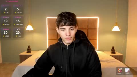 Snapshot of alejootwink chatting on 05.05.26 ALejoo Saenz online show from 05.05.26