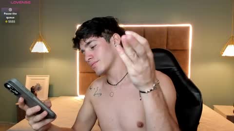 Snapshot of alejootwink chatting on 05.09.26 ALejoo Saenz online show from 05.09.26