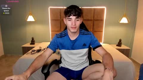 Snapshot of alejootwink chatting on 05.16.26 ALejoo Saenz online show from 05.16.26