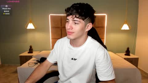 Snapshot of alejootwink chatting on 05.17.26 ALejoo Saenz online show from 05.17.26