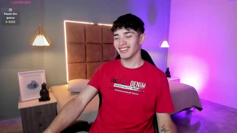 Snapshot of alejootwink chatting on 05.18.26 ALejoo Saenz online show from 05.18.26