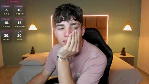 Snapshot of alejootwink chatting on 06.07.26 ALejoo Saenz online show from 06.07.26