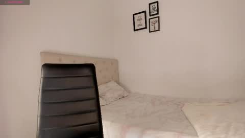 Snapshot of alesay_dreams chatting on 05.18.26 Alesay online show from 05.18.26