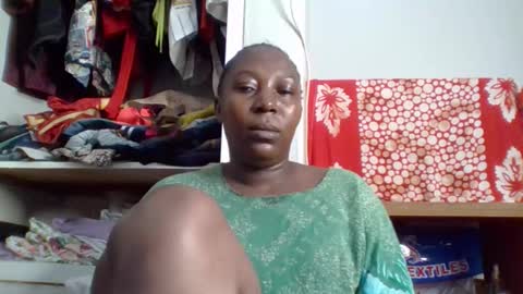 Snapshot of alesha_ chatting on 11.02.25 Noreen Kennth and Emilly online show from 11.02.25