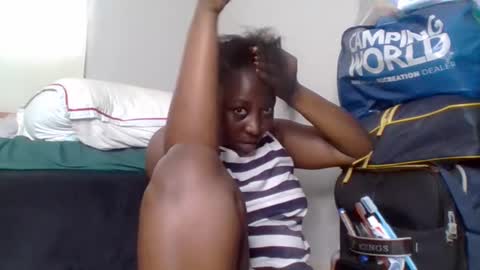 Snapshot of alesha_ chatting on 11.11.25 Noreen Kennth and Emilly online show from 11.11.25