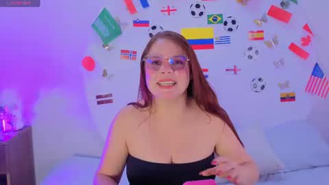 Snapshot of alesia_rose chatting on 06.27.26 Ambar online show from 06.27.26