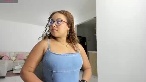 Snapshot of alesiacooper chatting on 06.21.26 alesia online show from 06.21.26