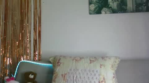 QUEEN OFF MILk  IM BACK  15 NOV online show from 11.29.25