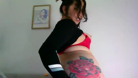 QUEEN OFF MILk  IM BACK  15 NOV online show from 04.15.26